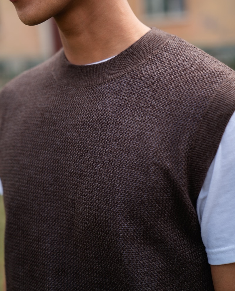 Knitted vest-dark brown