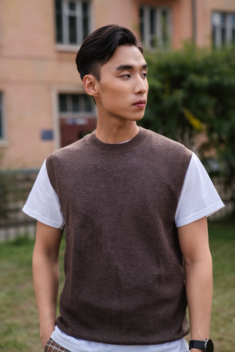 Knitted vest-dark brown