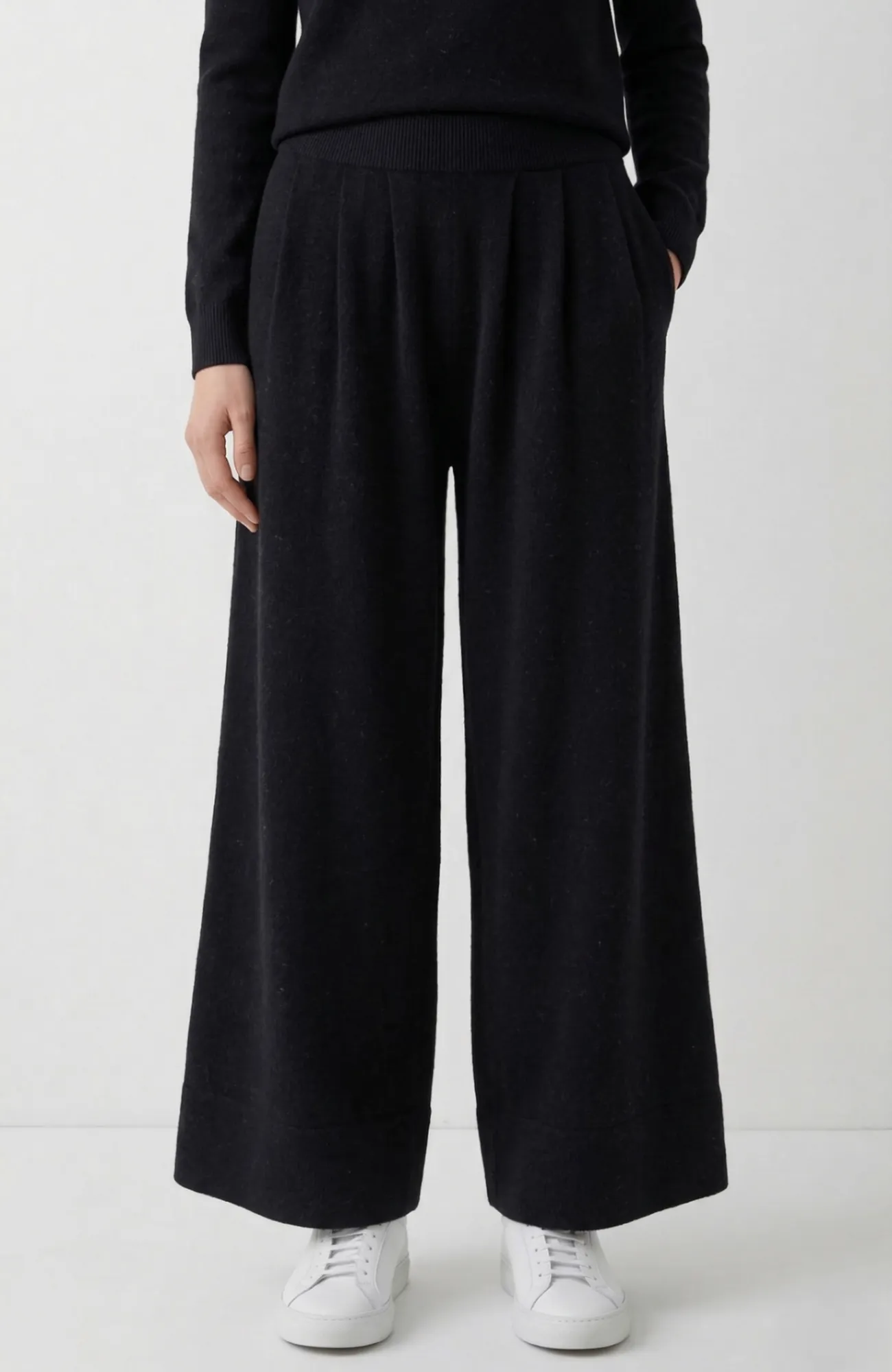 Wide pants knitted