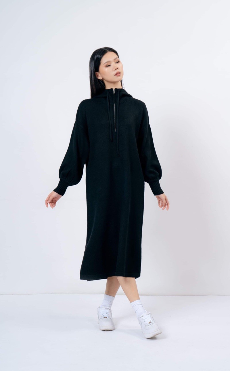 Knitted long hoodie