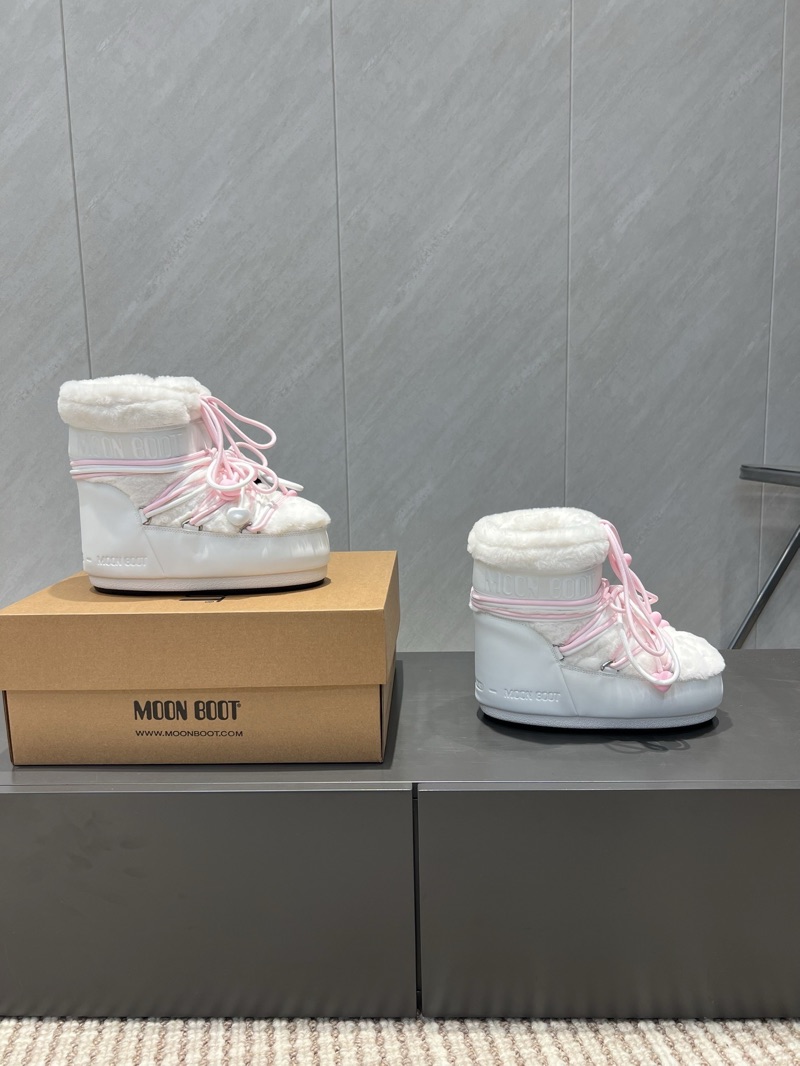 Moon Boot 2025 “White Pink Fur”