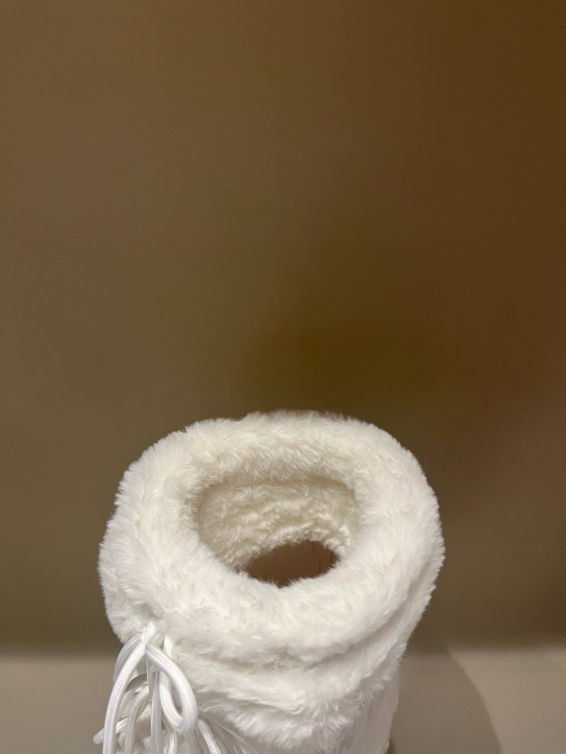 Moon Boot High “Fur White”