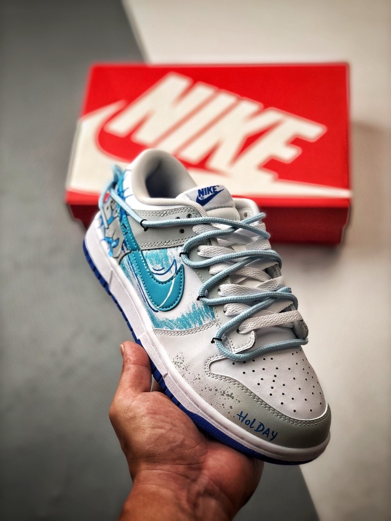 Nike Dunk Low “Holiday”