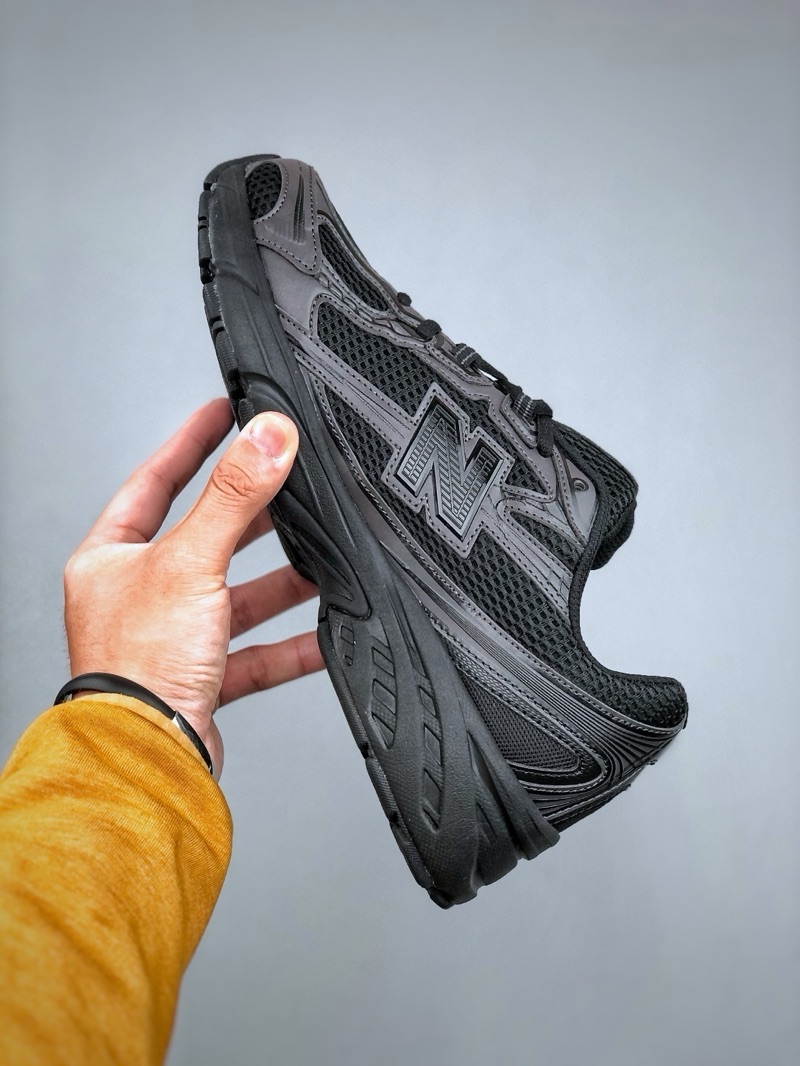 New Balance 740 “All Black”