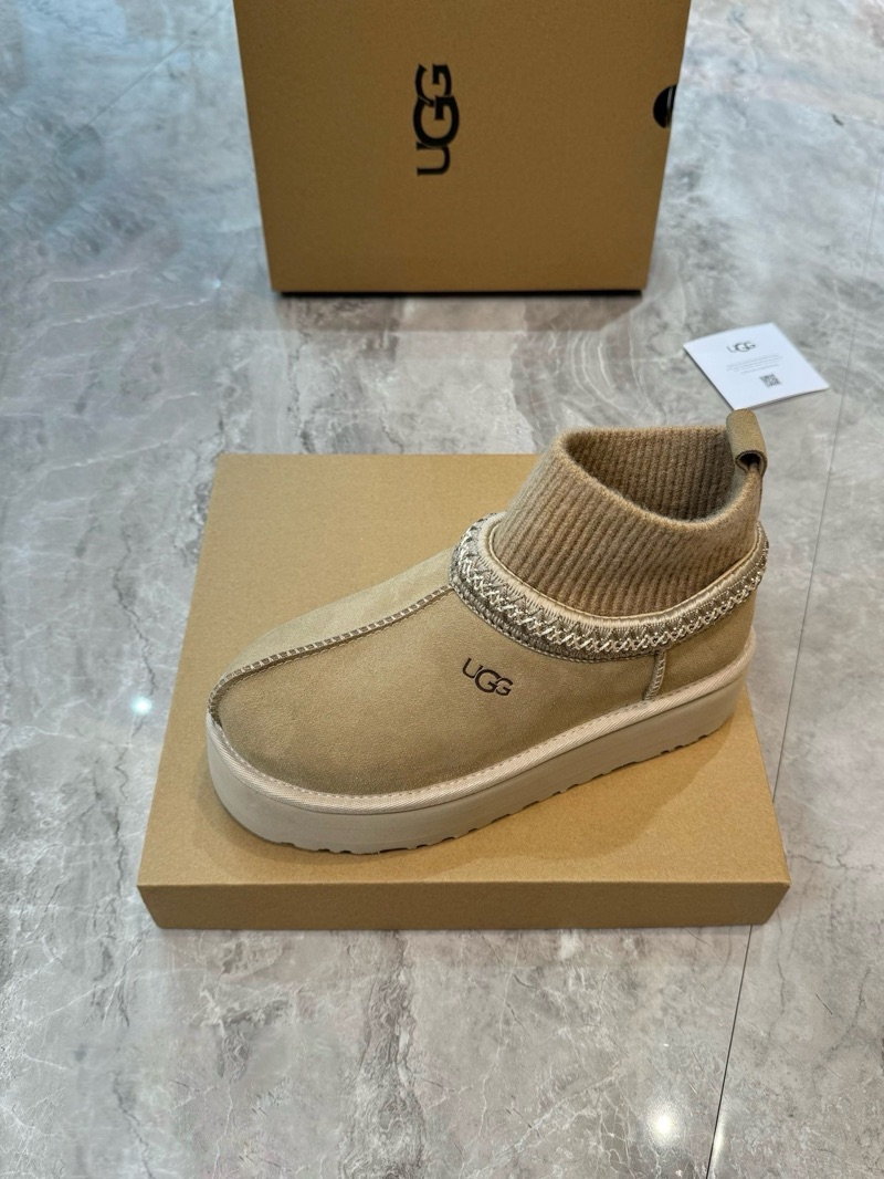 UGG Tasman 24 Beige