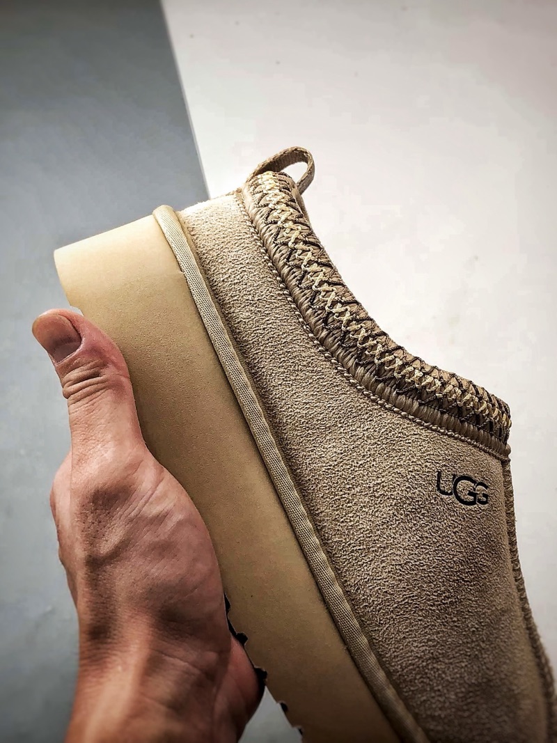 UGG Tazz Sand