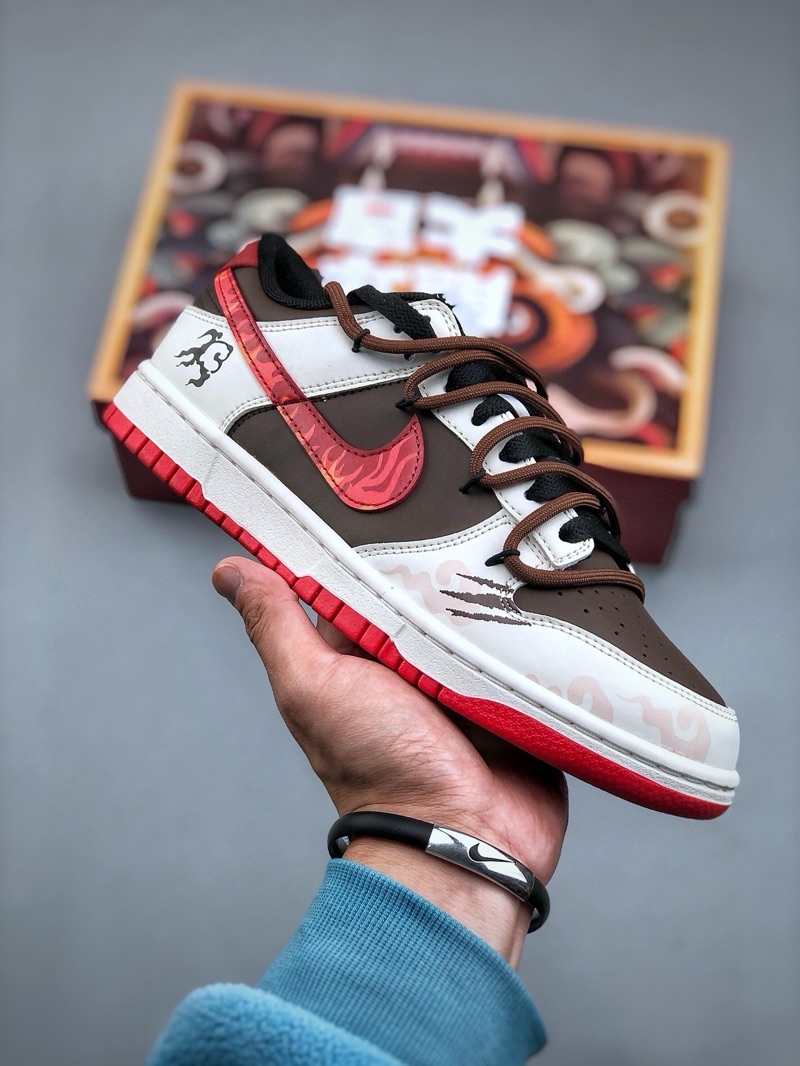 SB Dunk Low “Year OF THE DRAGON”