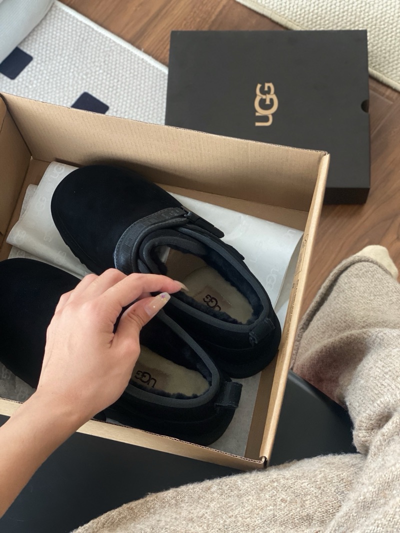 UGG Neumel Snapback Black