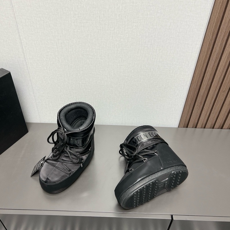 Moon Boot Low “Mono Black”