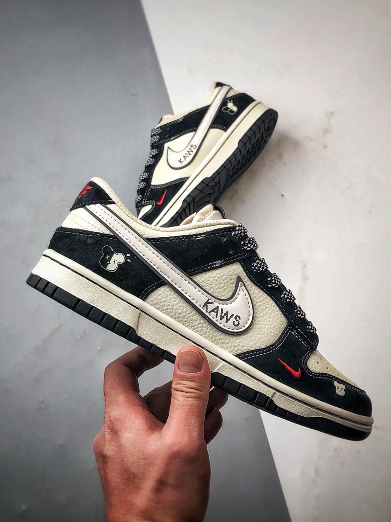 Nike Dunk Retro DIY “KAWS”