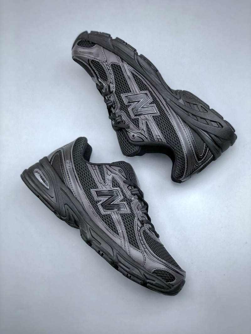 New Balance 740 “All Black”