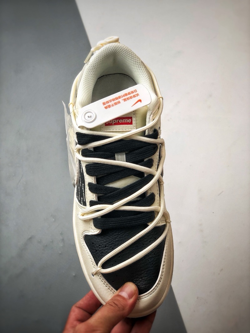SB Dunk Low- Supreme