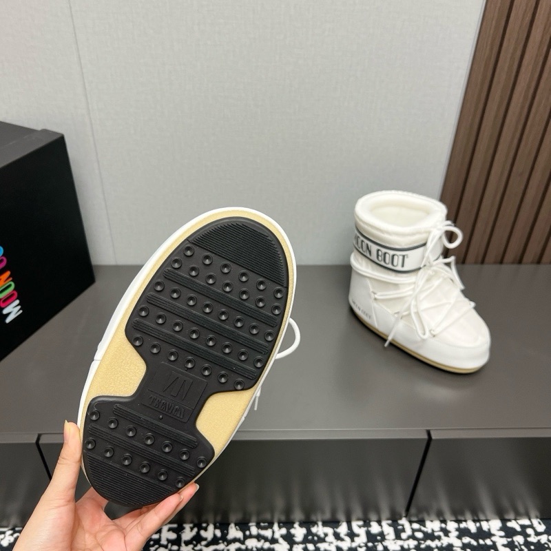 Moon Boot Low “All White”