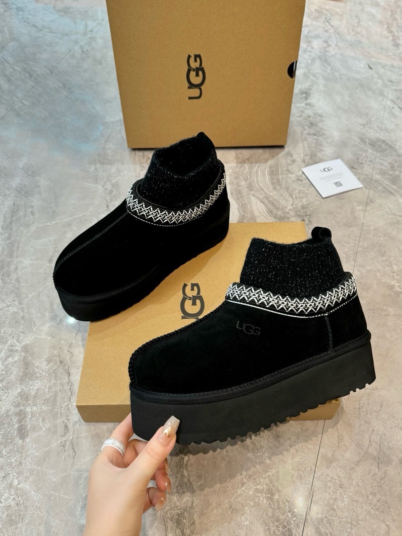 UGG Tasman 24 Black