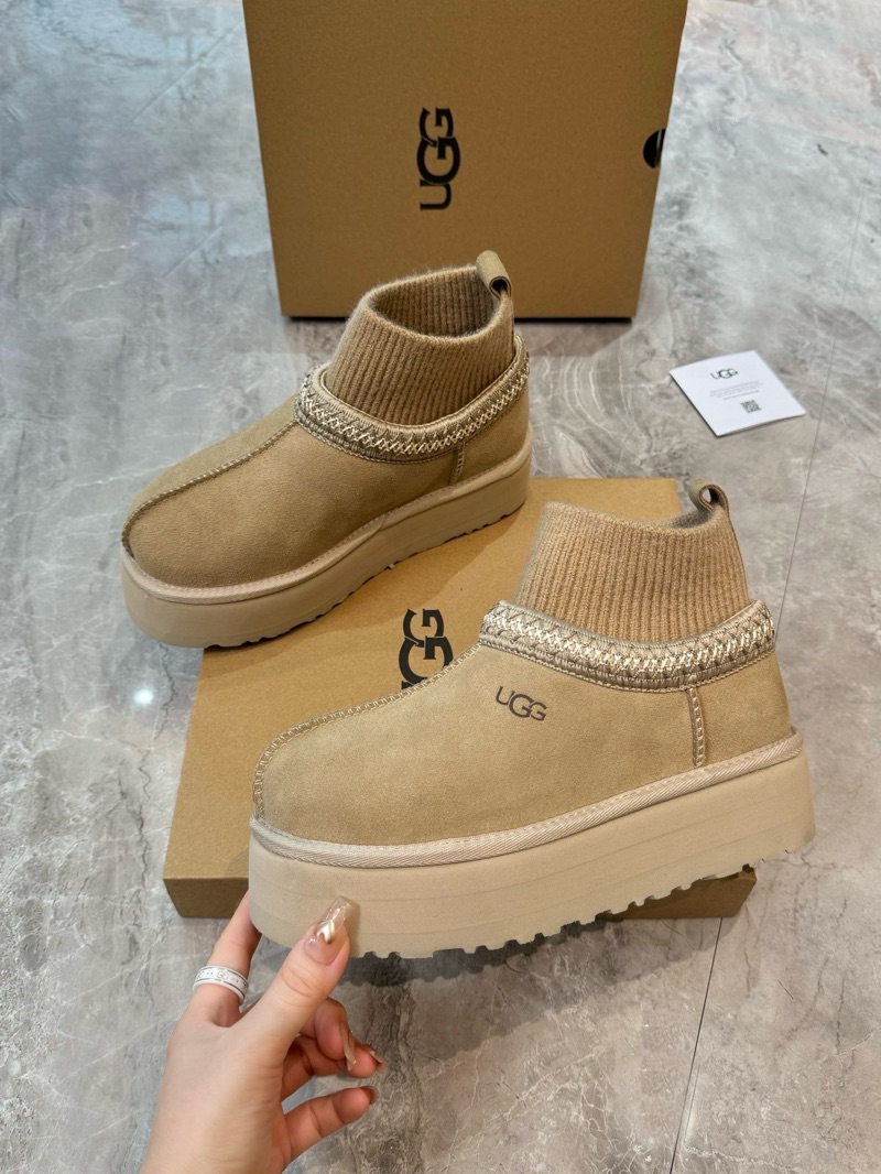 UGG Tasman 24 Beige