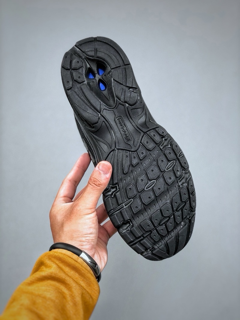 New Balance 740 “All Black”