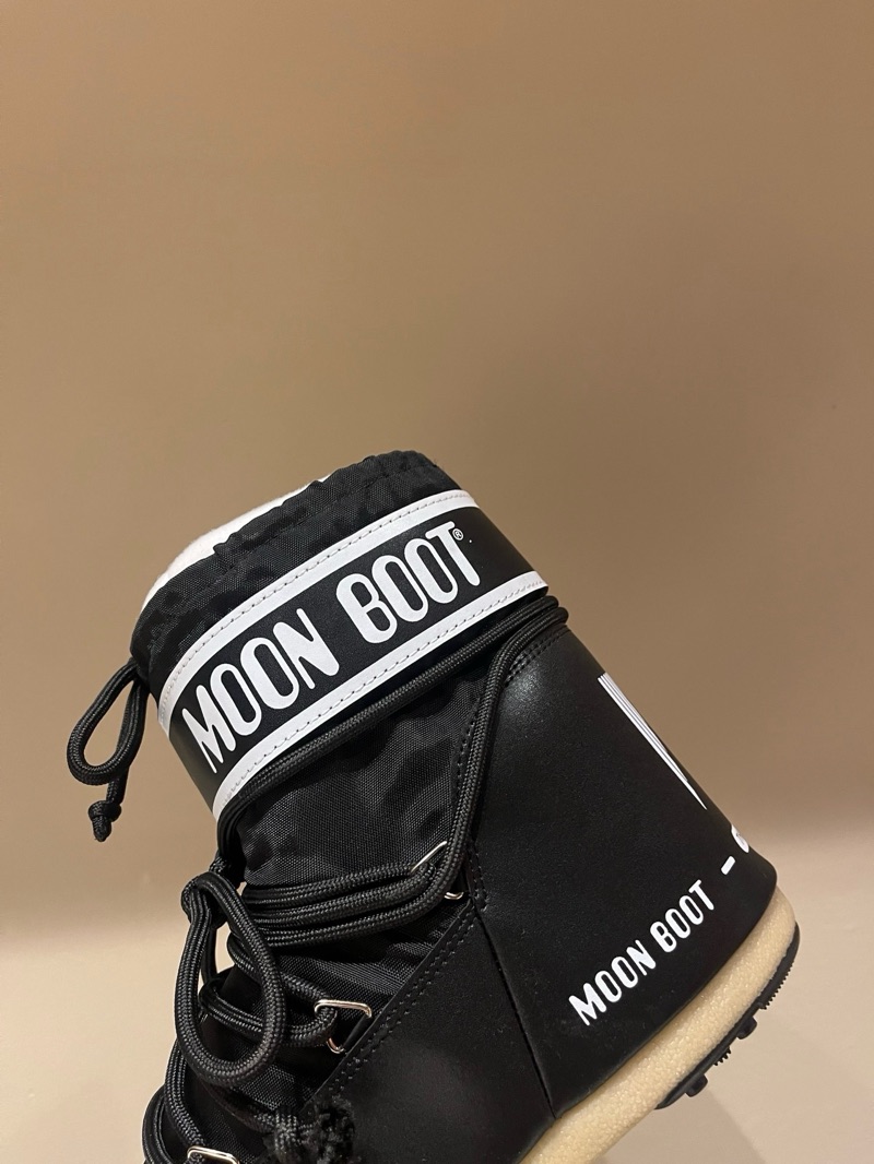 Moon Boot Low “Black”