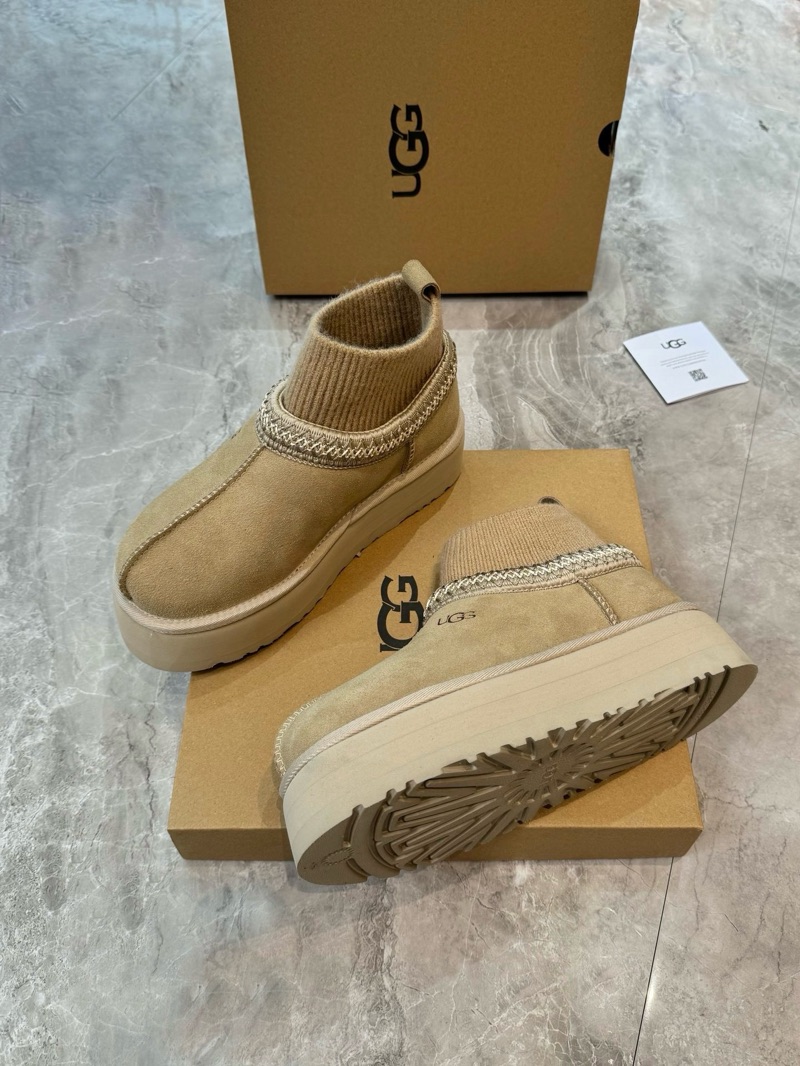 UGG Tasman 24 Beige
