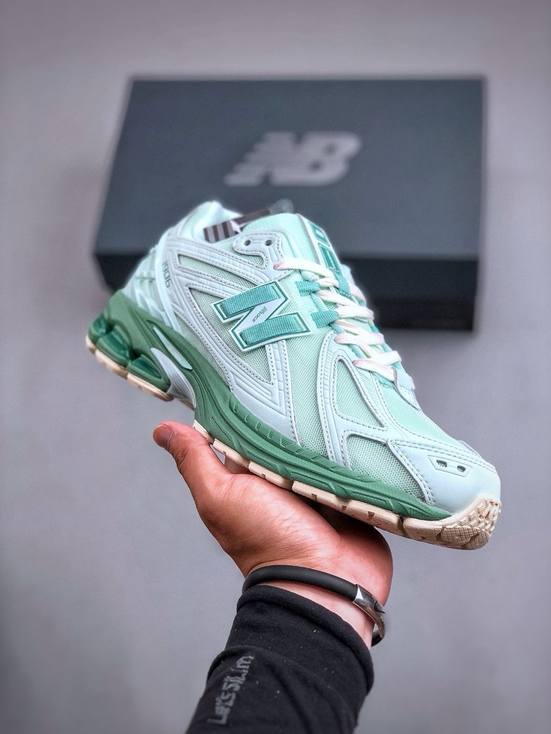 New Balance 1906R