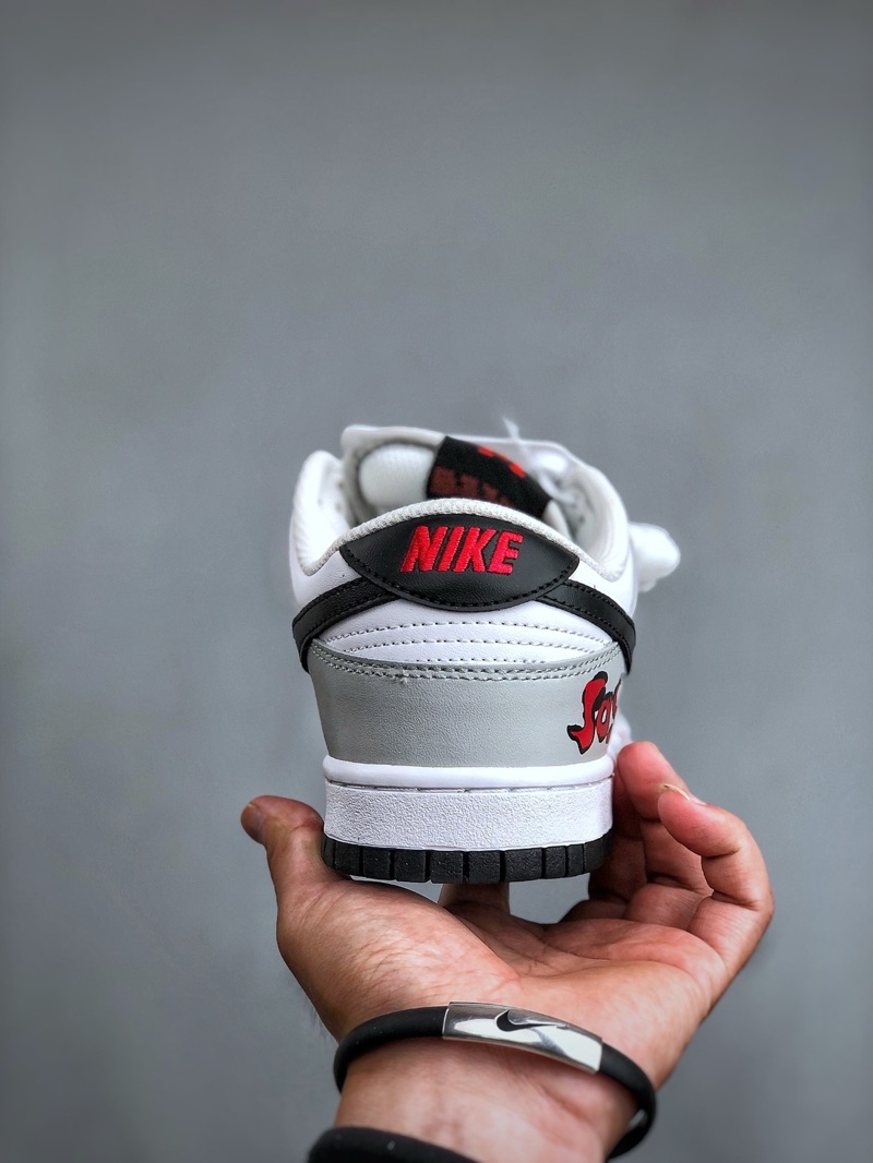 Nike SB Dunk “Blood”