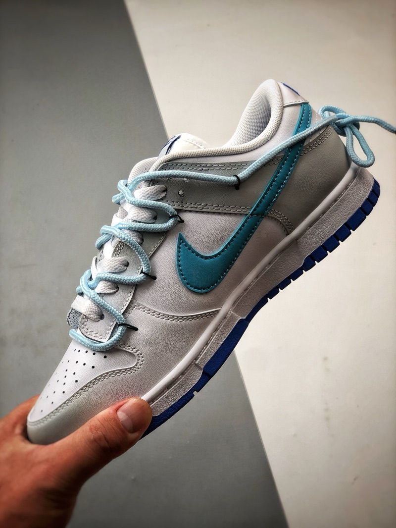 Nike Dunk Low “Holiday”