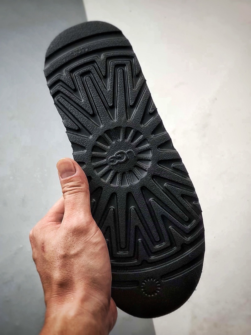 UGG Tazz Black