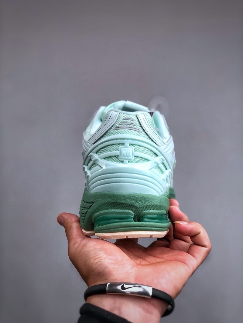 New Balance 1906R