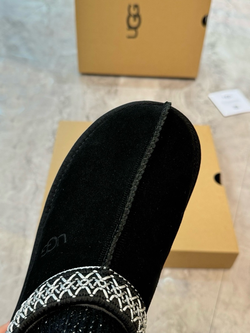 UGG Tasman 24 Black