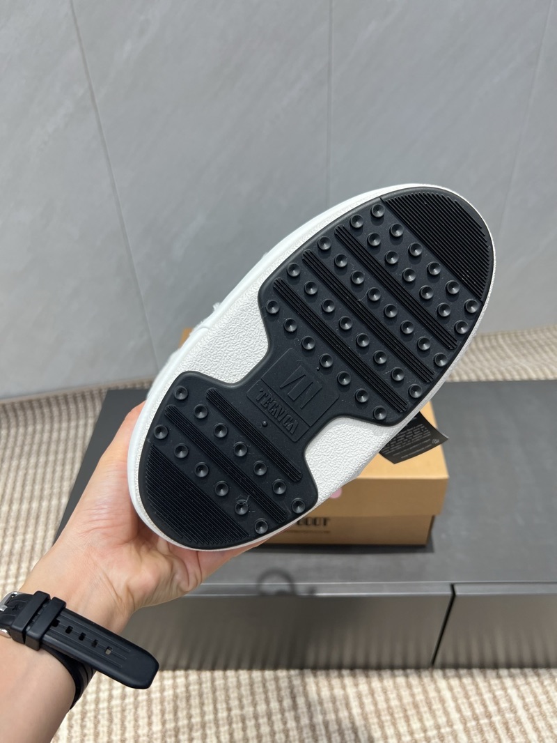 Moon Boot 2025 “White Pink Fur”