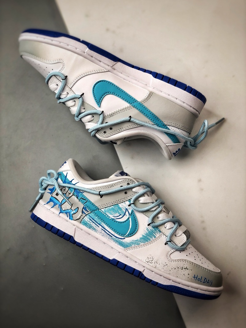 Nike Dunk Low “Holiday”