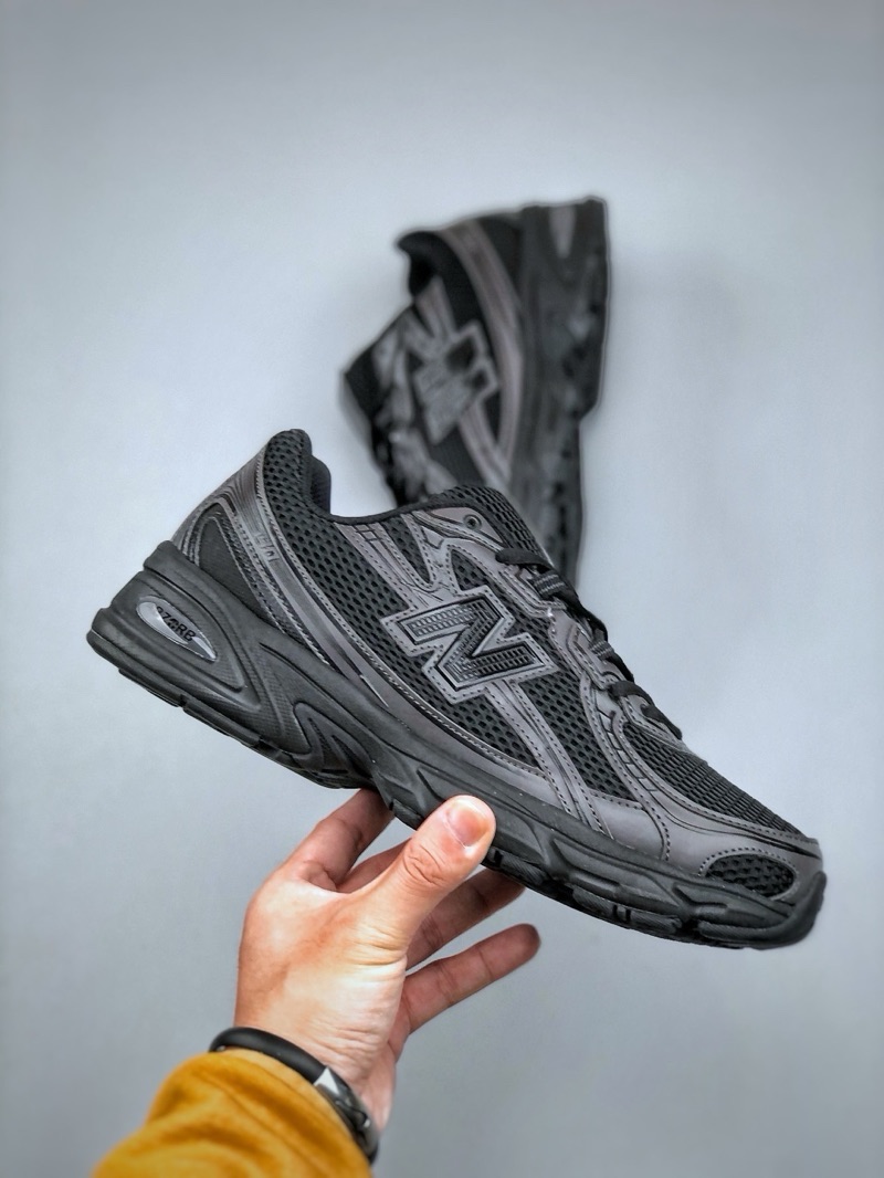 New Balance 740 “All Black”