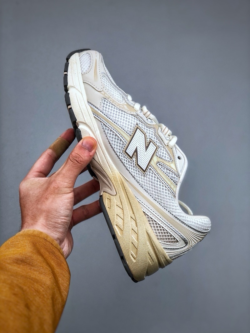 New Balance 740 “Beige”