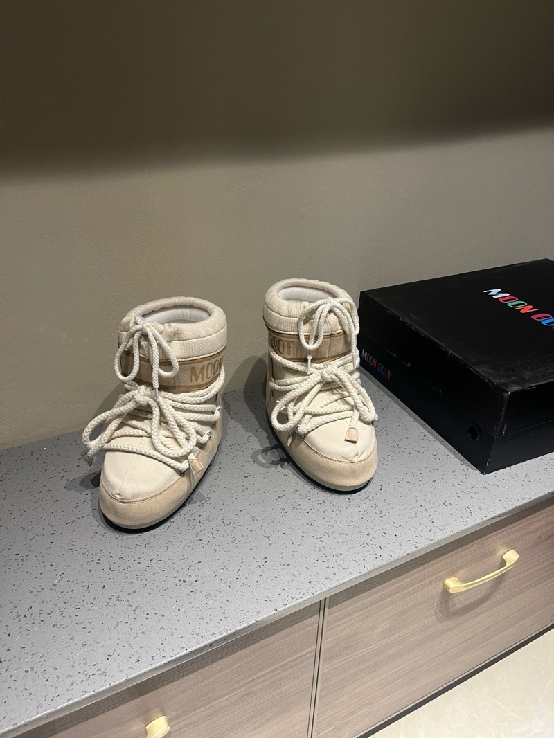 Moon Boot Low “Suede Beige”