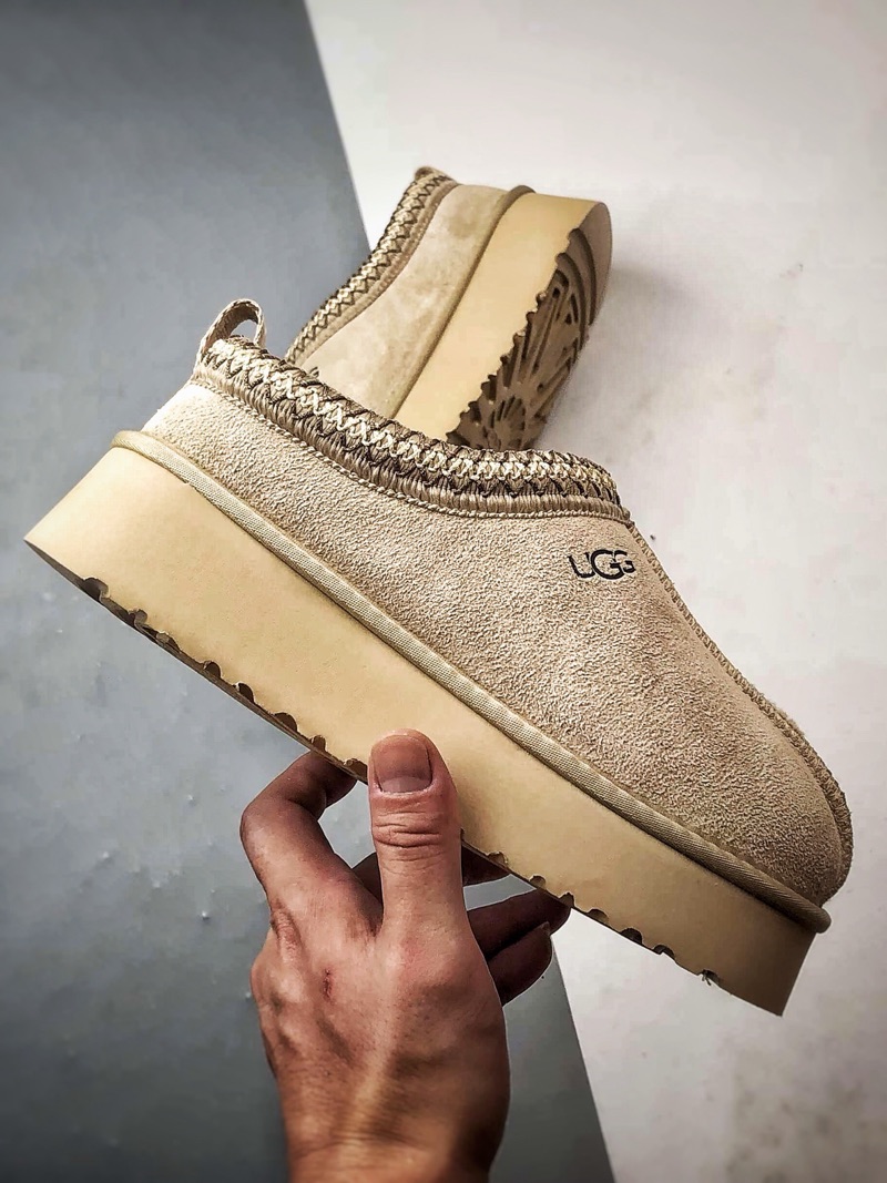 UGG Tazz Sand