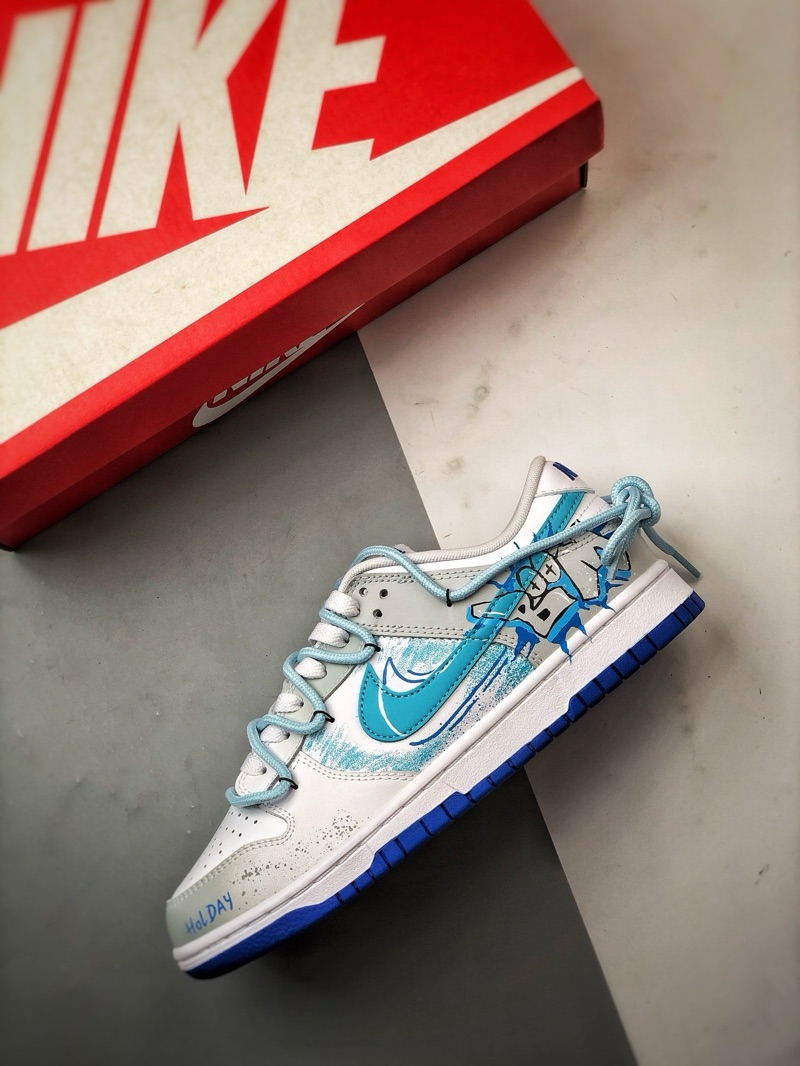 Nike Dunk Low “Holiday”