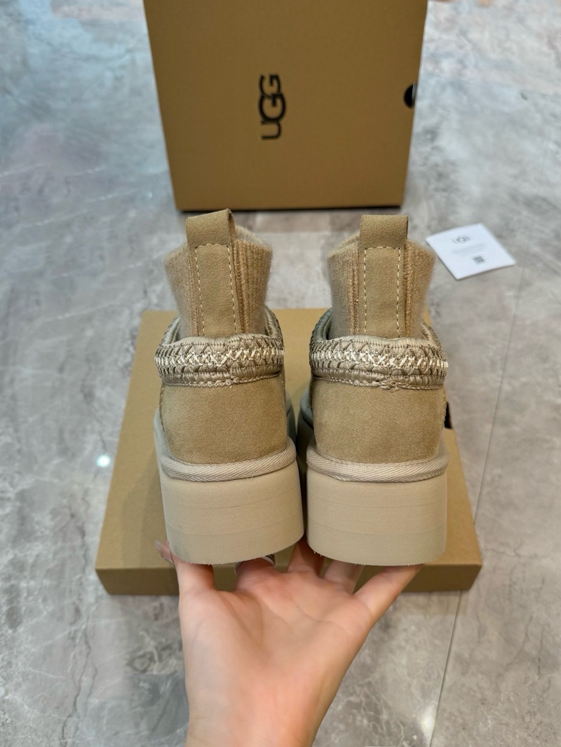 UGG Tasman 24 Beige