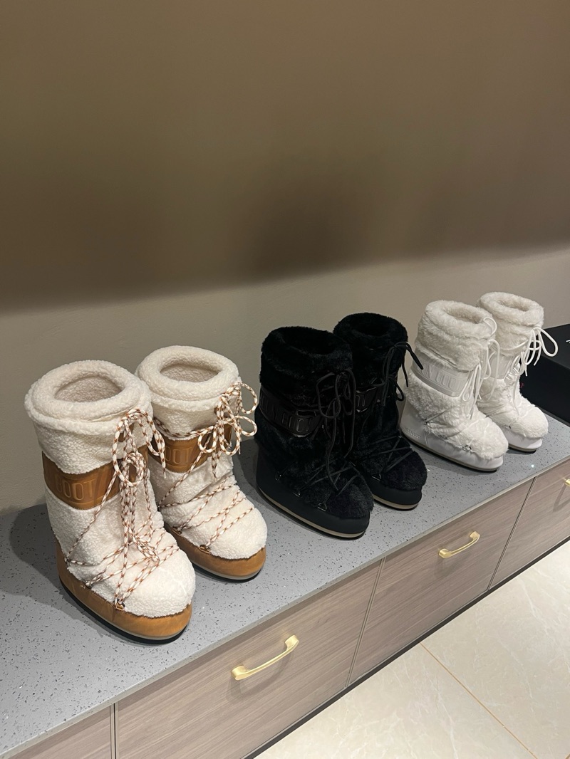 Moon Boot High “Fur White”