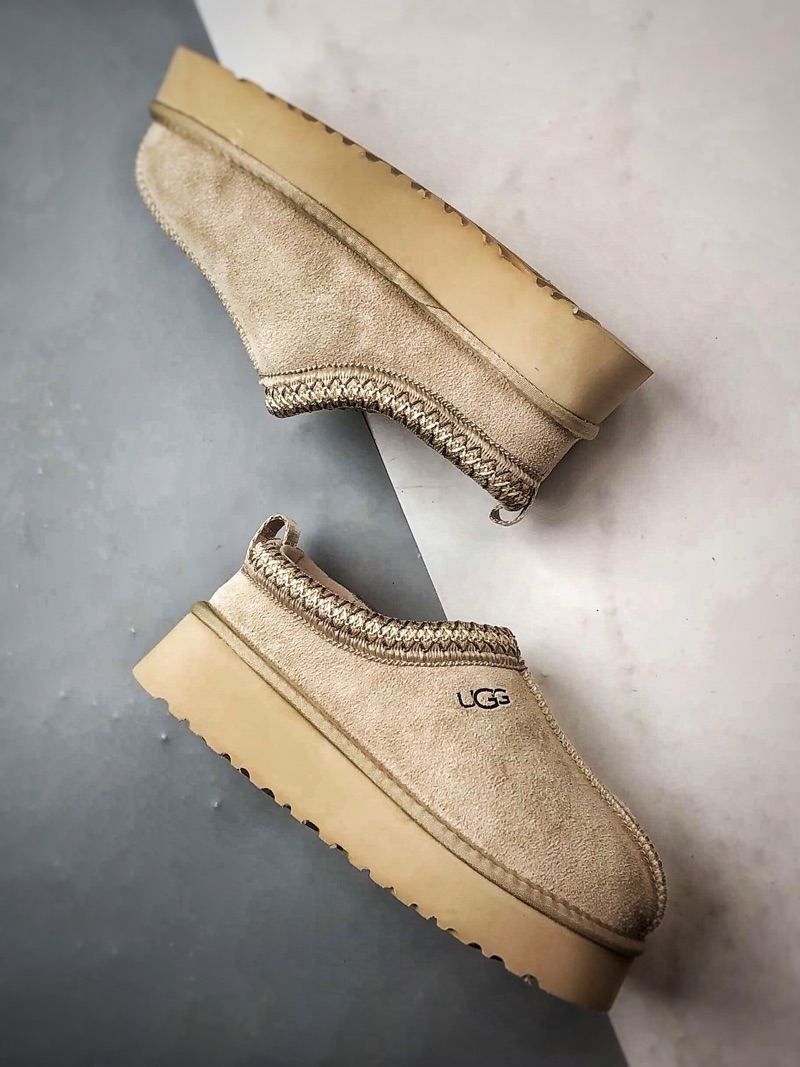 UGG Tazz Sand