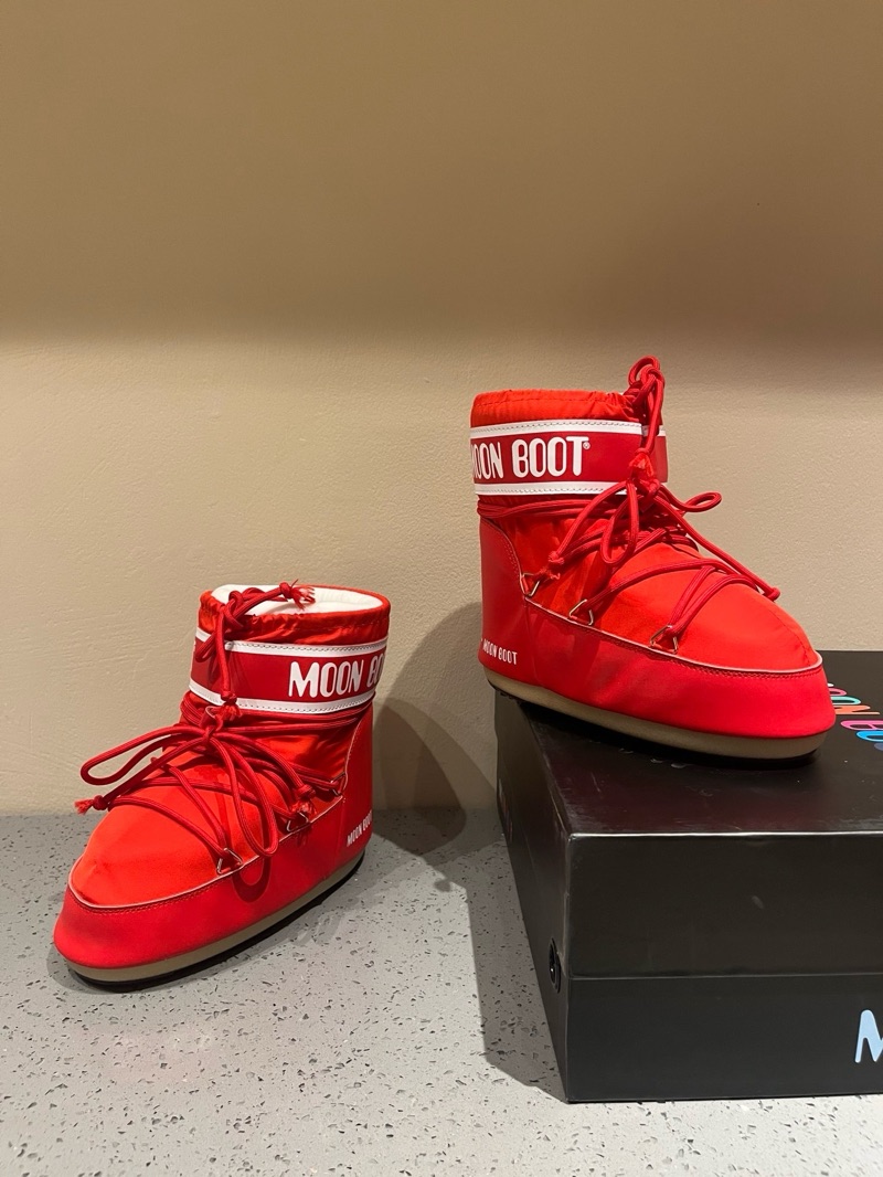 Moon Boots Low “Red”
