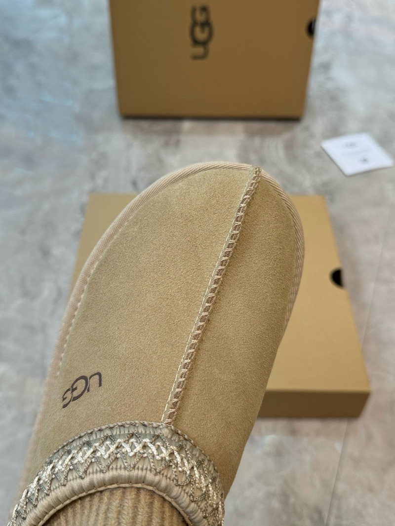 UGG Tasman 24 Beige