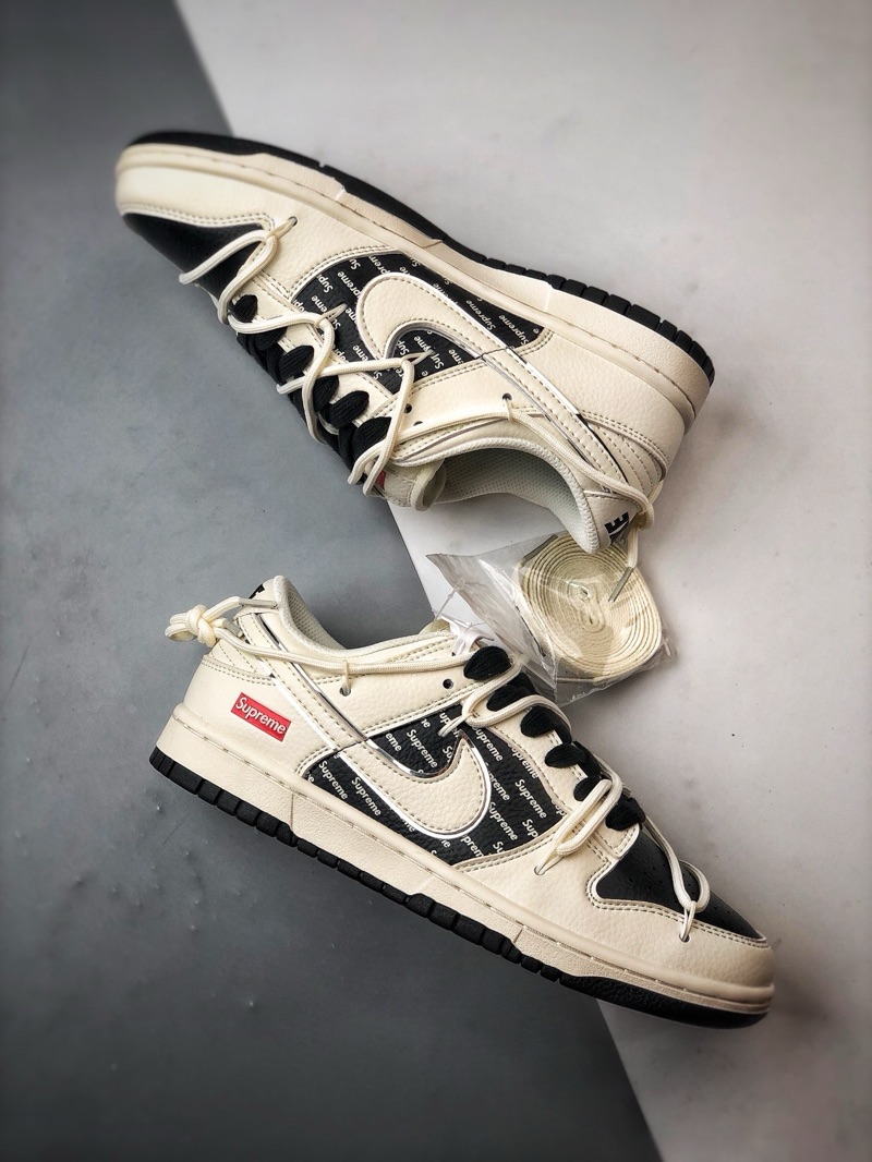 SB Dunk Low- Supreme
