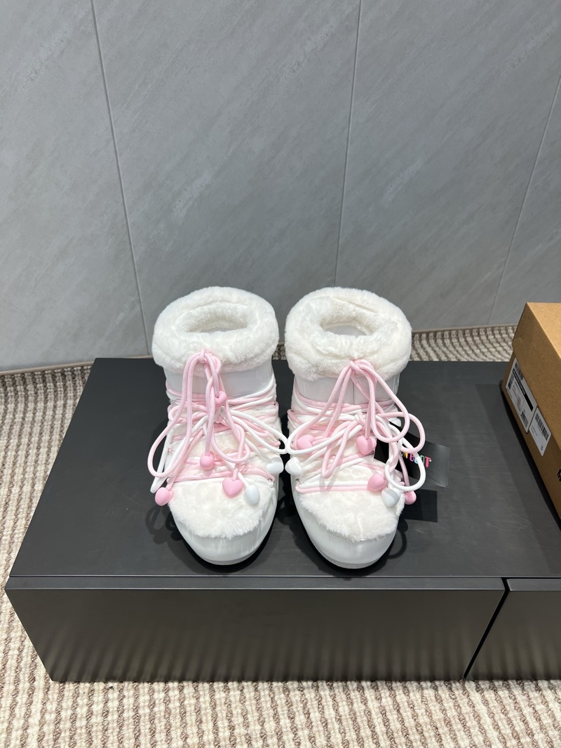 Moon Boot 2025 “White Pink Fur”