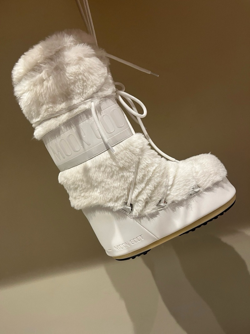Moon Boot High “Fur White”