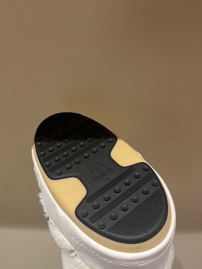 Moon Boot High “Fur White”
