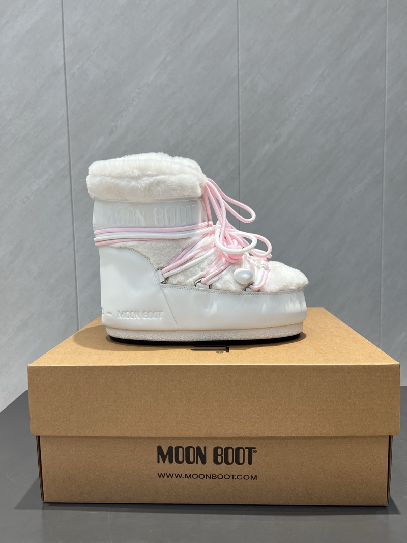 Moon Boot 2025 “White Pink Fur”