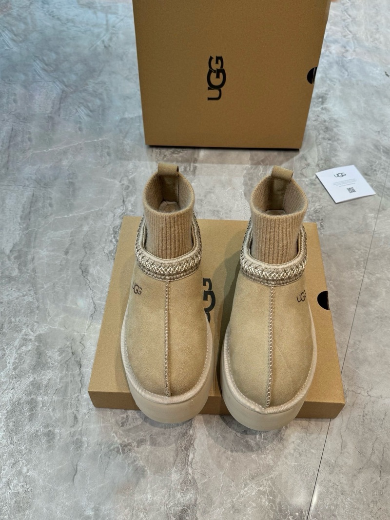 UGG Tasman 24 Beige