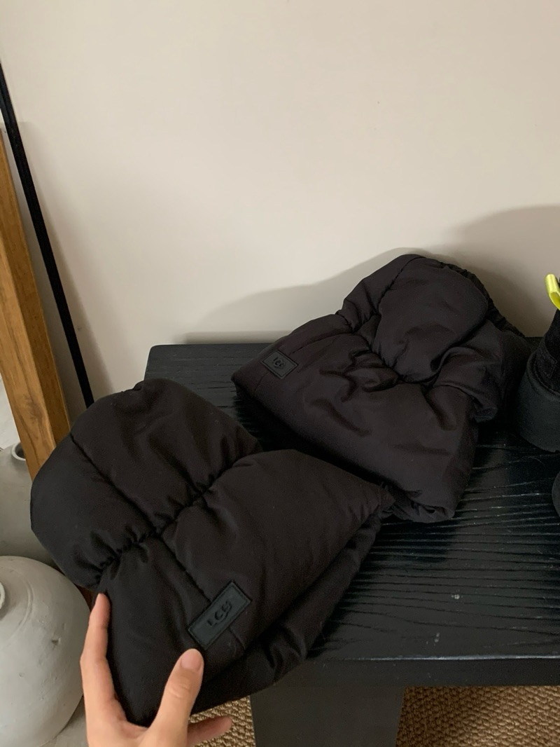 UGG Mini Dipper Puffer