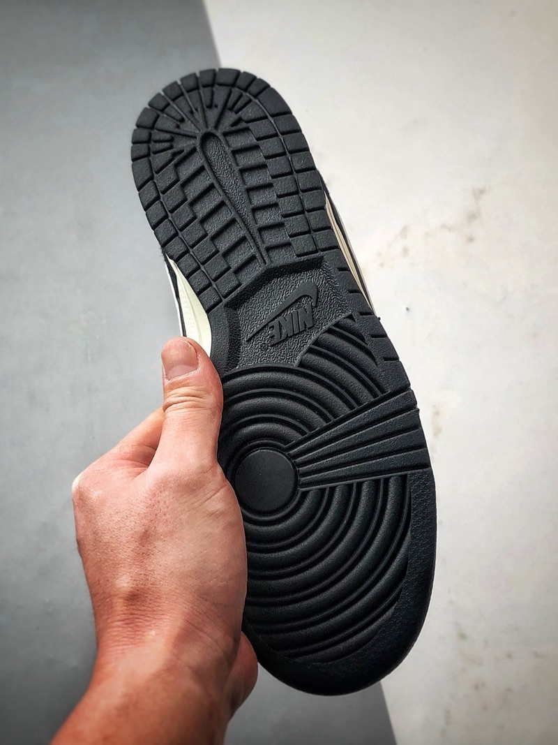 Nike Dunk Retro DIY “KAWS”