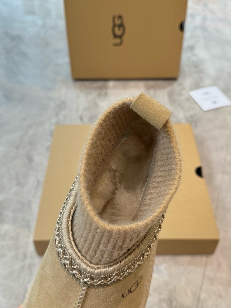 UGG Tasman 24 Beige