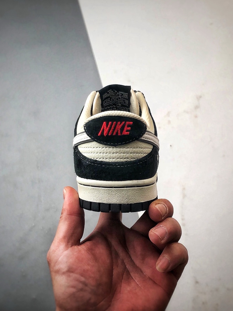 Nike Dunk Retro DIY “KAWS”